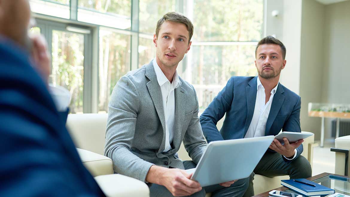 Besprechung von Werbemaßnahmen im Business